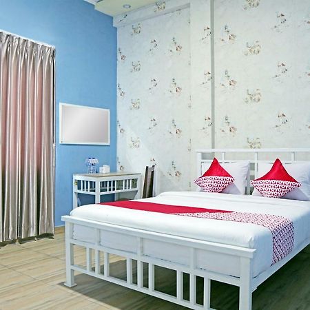 Oyo 1386 Hotel Grand Gabelo Bukittinggi Exterior foto