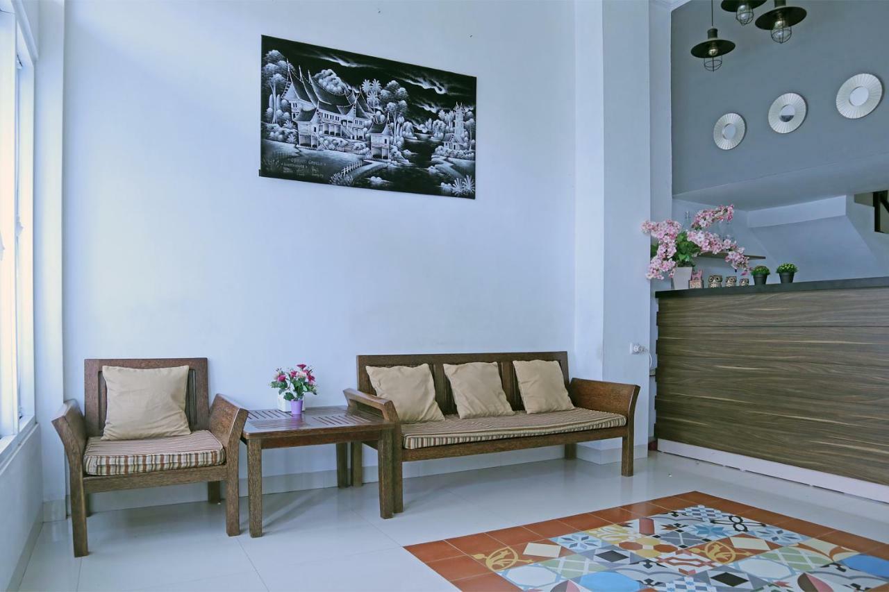 Oyo 1386 Hotel Grand Gabelo Bukittinggi Exterior foto